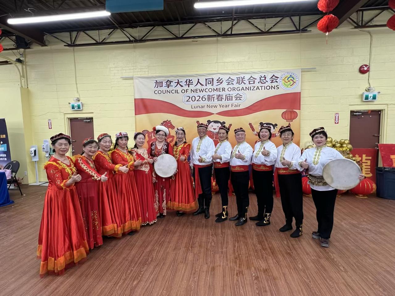 加拿大远航艺术团代表加拿大新疆同乡会